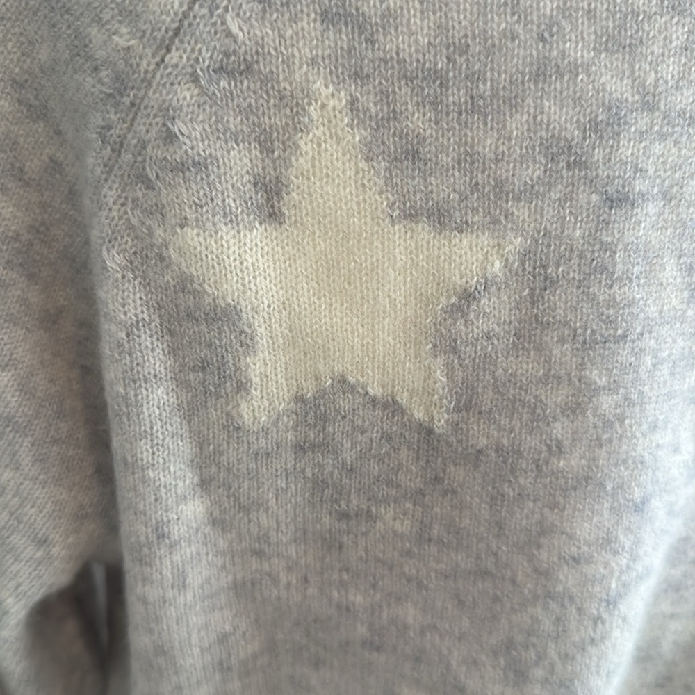 Bloomingdale’s Aqua 100% cashmere sweater  ⭐️ - Picture 4 of 6
